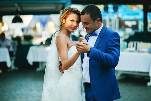 wedding couple dancing